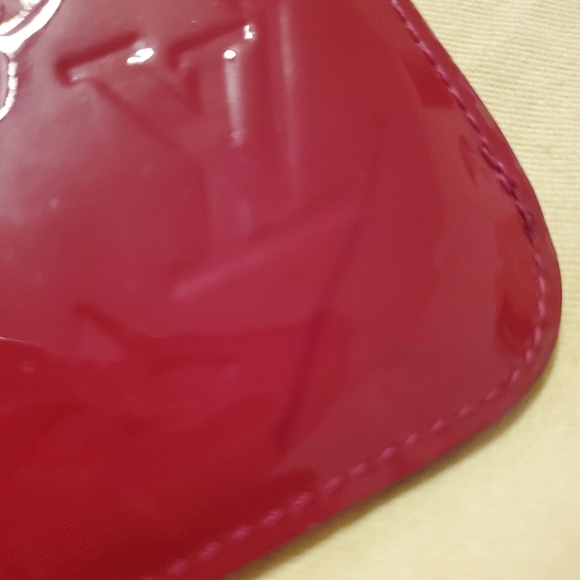 💯 percent Authentic Louis Vuitton Red Monogram Vernis Key Cles Coin pouch - Picture 10 of 13